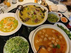 -帅巴人舅母子腊蹄民俗村