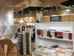 -新华里咖啡书吧(新华书店小寨店)