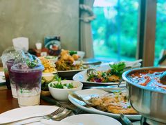 -Chom Cafe and Restaurant