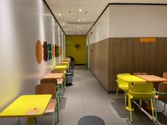 用餐区-麦当劳(郑州东高铁站店)