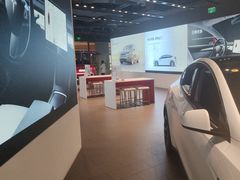 -TESLA 特斯拉(上海太古汇体验店)