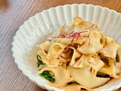 炝拌沙葱螺片-自如ZSPACE四合院艺术餐厅