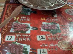 -烤肉小伙烤肉店