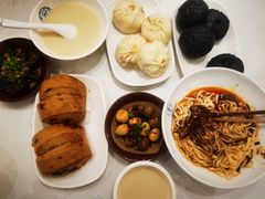 -李与白包子铺(桐梓林店)