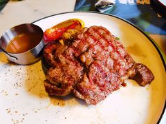盐烧谷饲200天肉眼牛扒配烧汁-绿茵阁牛扒餐厅(客村店)