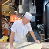 西安回民街这家面馆有点能行了!