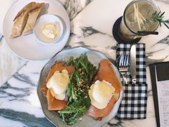 -ROAST coffee & eatery