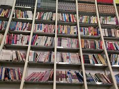 -钟书阁(松江泰晤士小镇店)