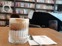 -房角石咖啡与书(吉大南校店)