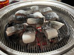 -围炉肉舍•炭烤活鳗•丹东海鲜烤肉(步行街店)
