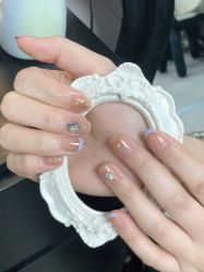 -芊屿芊浔美甲