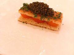 有机蛋黄吐司鱼子酱和香草-Jean Georges