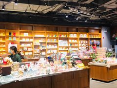 面包甜点陈列柜-阅·潮Readzone(珠海华发商都店)