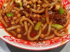 新疆炒米粉-羊巴道·国际清真餐厅·商务宴请团建·主题包厢