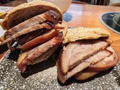 -老天桥酱肉烧饼夹肘子(天桥店)