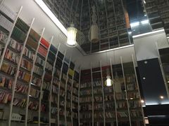 -钟书阁(松江泰晤士小镇店)