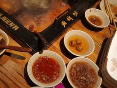-老牌坊云南鱼豆花火锅(爱建店)