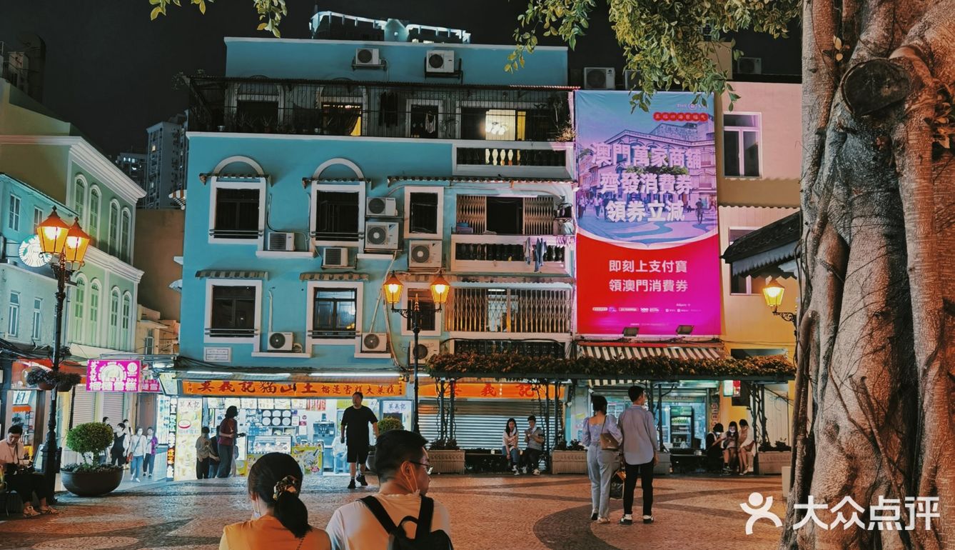 像是走进了港片里的场景！澳门这里夜景太惊艳