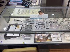 -光明眼镜·蔡司授权(徐泾店)
