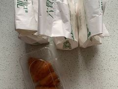 爆浆牛角包-六贤记(杭州龙湖滨江天街店)