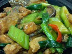 凉瓜焖三文鱼骨腩-金汇景海鲜酒家