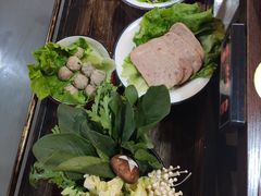 -虾弄弄海派小龙虾·牛羊蝎子火锅