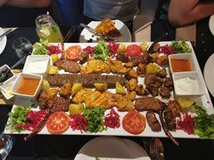 碎牛肉饼烤肉拼盘-Efes Turkish & Mediterranean Cuisine 艾菲斯餐厅(陆家嘴店)