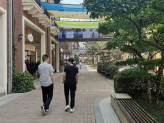 -王府井奥莱临潼小镇(临潼店)