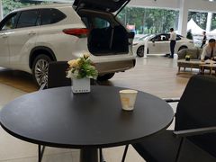 -成都锦泰一汽丰田4S店(龙泉驿区店)