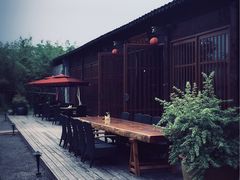 -田园东方蜜桃村的田野营地
