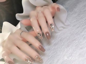 美甲后注意事项  1.刚做完的美甲10小时内不要长时