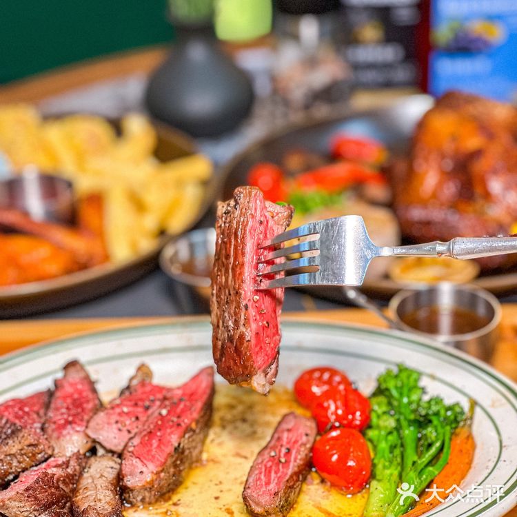 四楼这家设计感满满的西餐厅也太扎眼了