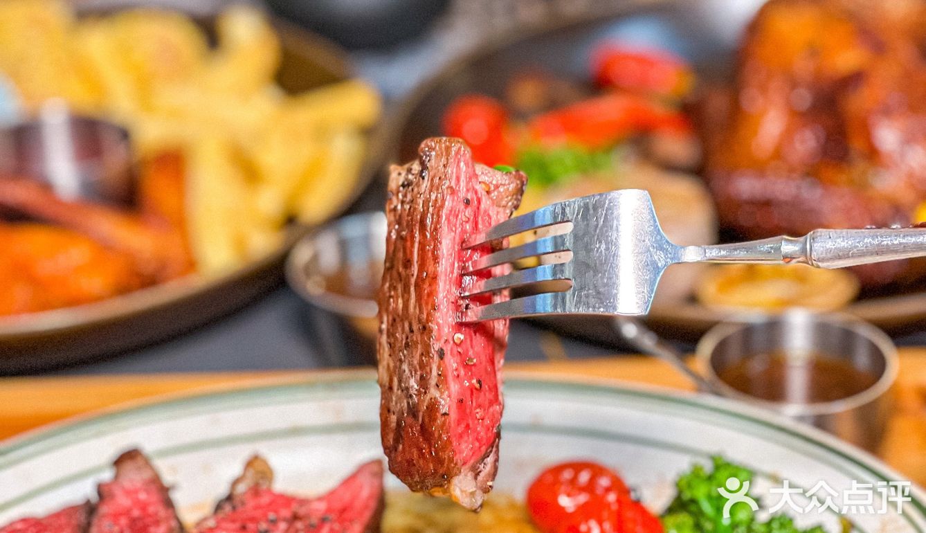 四楼这家设计感满满的西餐厅也太扎眼了