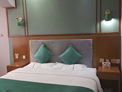 -宸玥酒店(成都西南财大地铁站店)