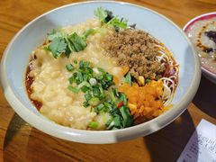 -爆炸头阿姨小四川正宗川味小吃(无任何分店)