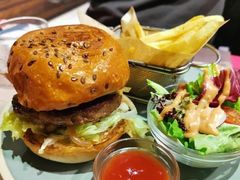 牛肉培根汉堡-遇见西木美式餐厅(体育路店)