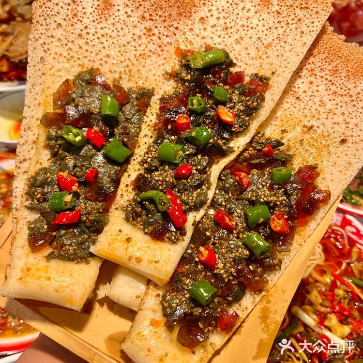 喜欢成都的理由很简单!火爆鳝鱼面算一条吧