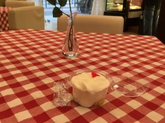 -红宝石·鲜奶小方·海派西点房(南丹店)