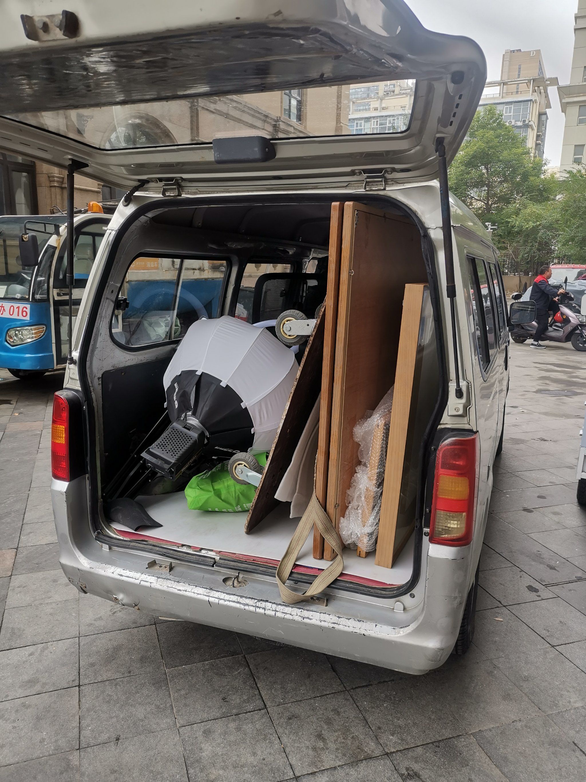 杨师傅加长面包车金杯车平板车依维柯搬家拉货家具拆装提供学生搬家