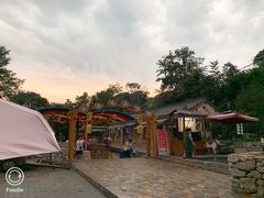 -百里峡七彩艺术小镇