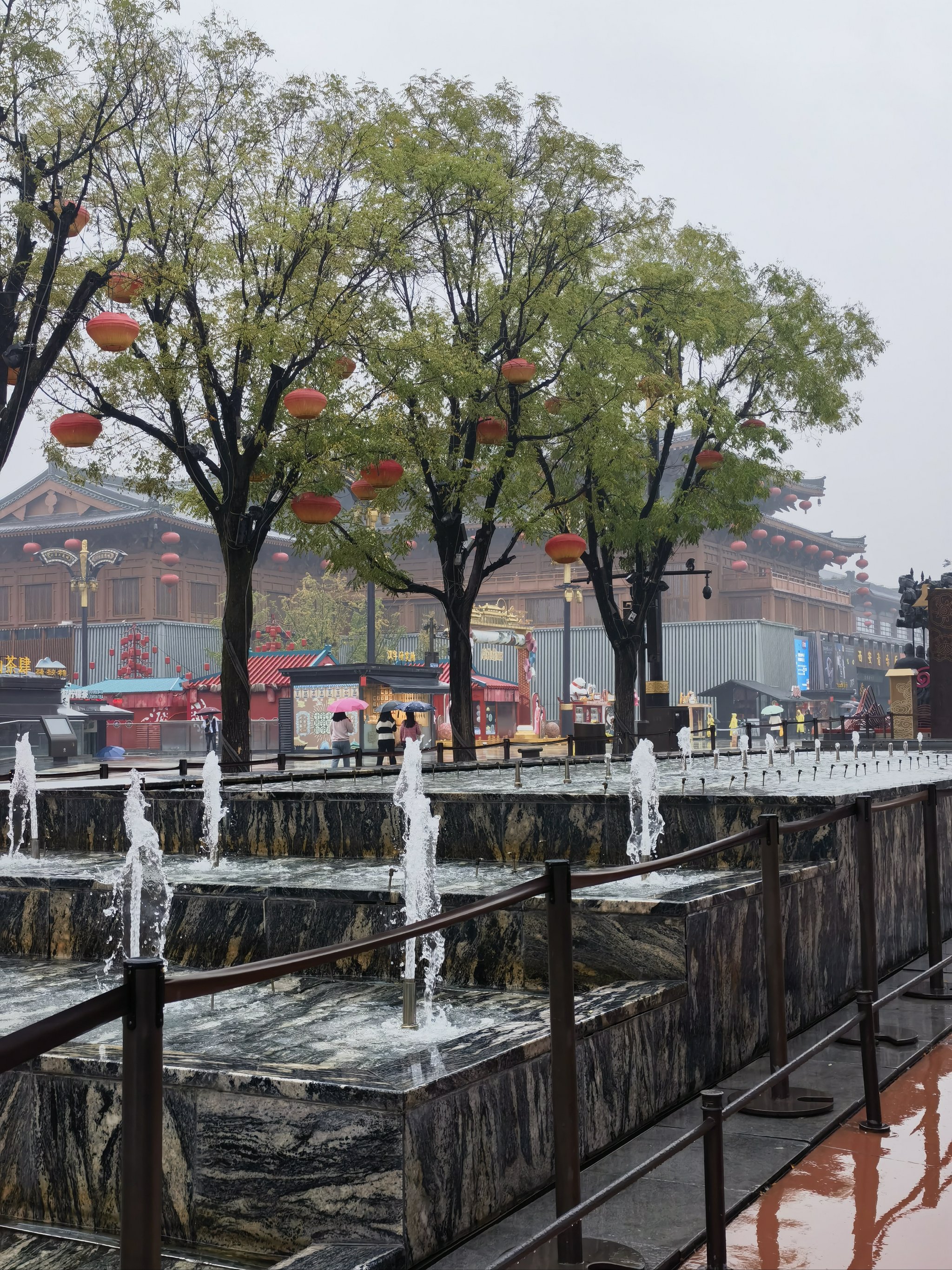 大唐不夜城雨景图片