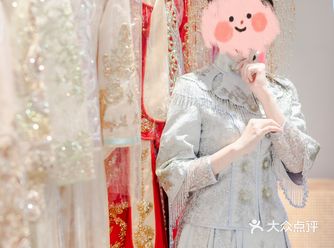 种草宝贝 MK的款式很丰富，这款蓝色的秀禾服和常见的