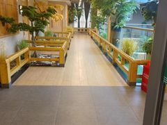 自助取餐区-绿草地·湘菜(酃湖师院店)