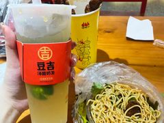 -八一路好吃街(雨田商务大厦店)