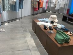 -URBAN REVIVO(上海中庚漫游城店)