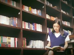 -钟书阁(松江泰晤士小镇店)