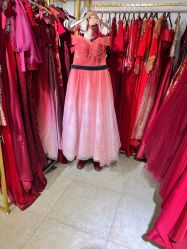 -月月婚纱礼服仓储店(王府井店)