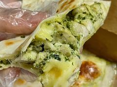 香草罗勒鸡肉奶酪饼-CIN CIN CANTINA&BAR