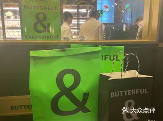 看**很火的面包，结果到了现场真是吃惊，排队的人可谓