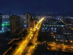 窗外驿都大道夜景-锦悦轩空中观景餐厅